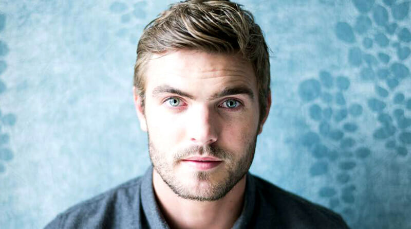 Is Alex Roe Married? His Bio, Age, Wife, Girlfriend, Parents and Net worth