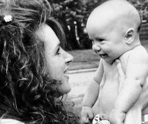 Liz Shanahan biography. Is she married? Find out her age, net worth, Michael Symon, wikipedia