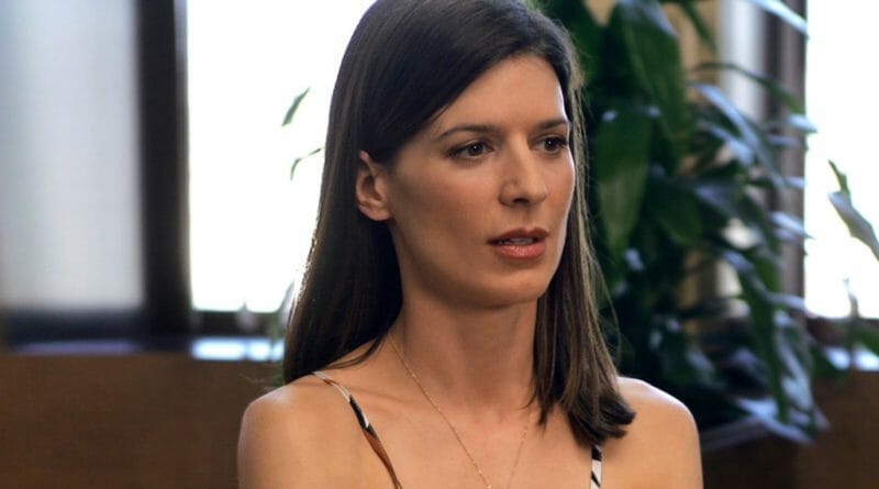 Is Perrey Reeves Married? Her Bio, Age, Baby, Net worth, Height and ...