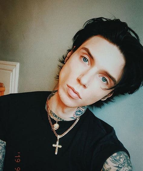 Andy Biersack biography, married, dating, family life, body measurement, career, net worth.