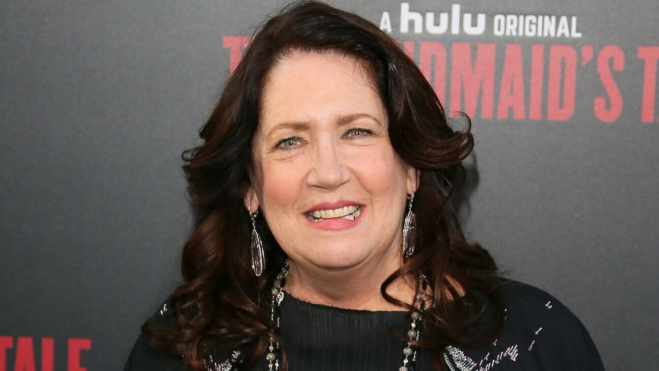 Ann-Dowd-Biography-Wiki-Body-Measurement-Salary-Career-Networth-Family
