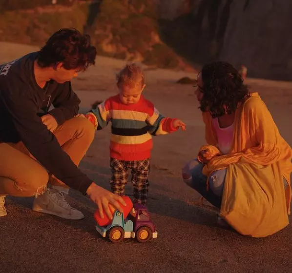 Nash Grier with his fiance Taylor Giavasis and son
